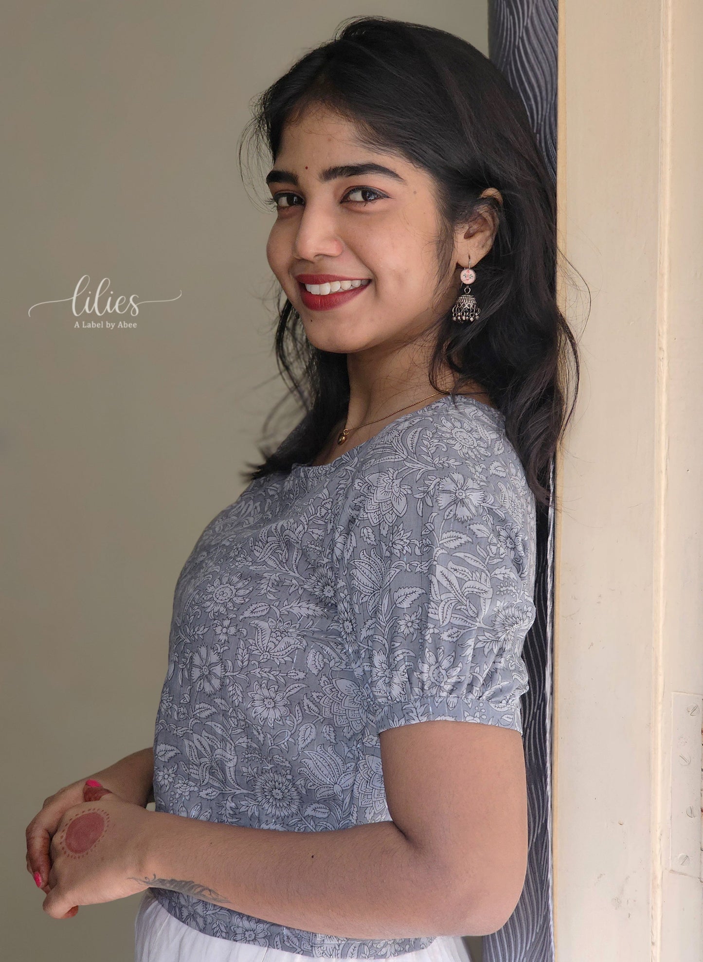 Silver Meadow Crop Top - Lilies