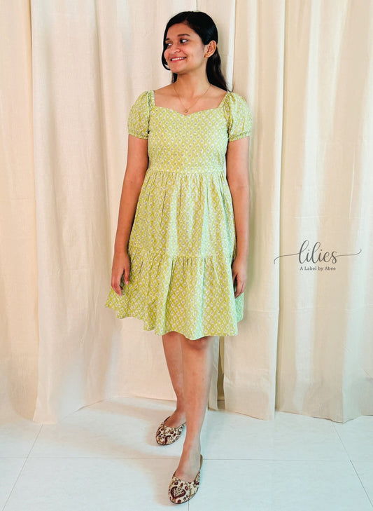 Flirt in Florals - Mint Green - Lilies