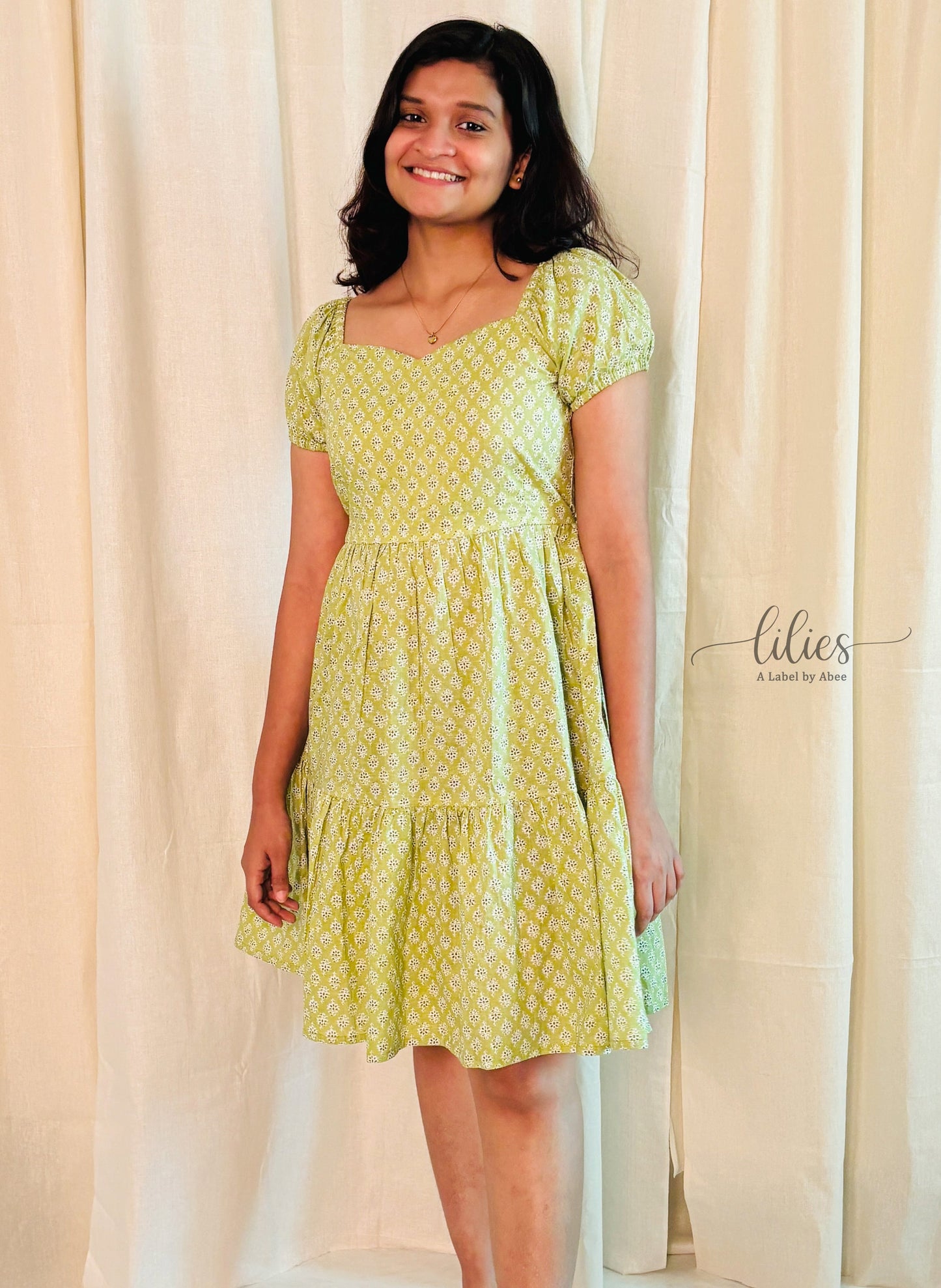 Flirt in Florals - Mint Green - Lilies