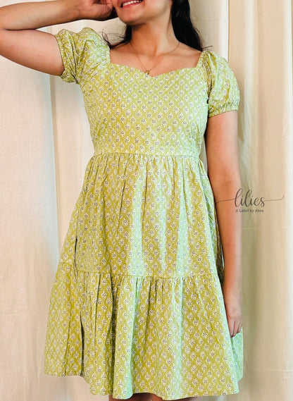 Flirt in Florals - Mint Green - Lilies
