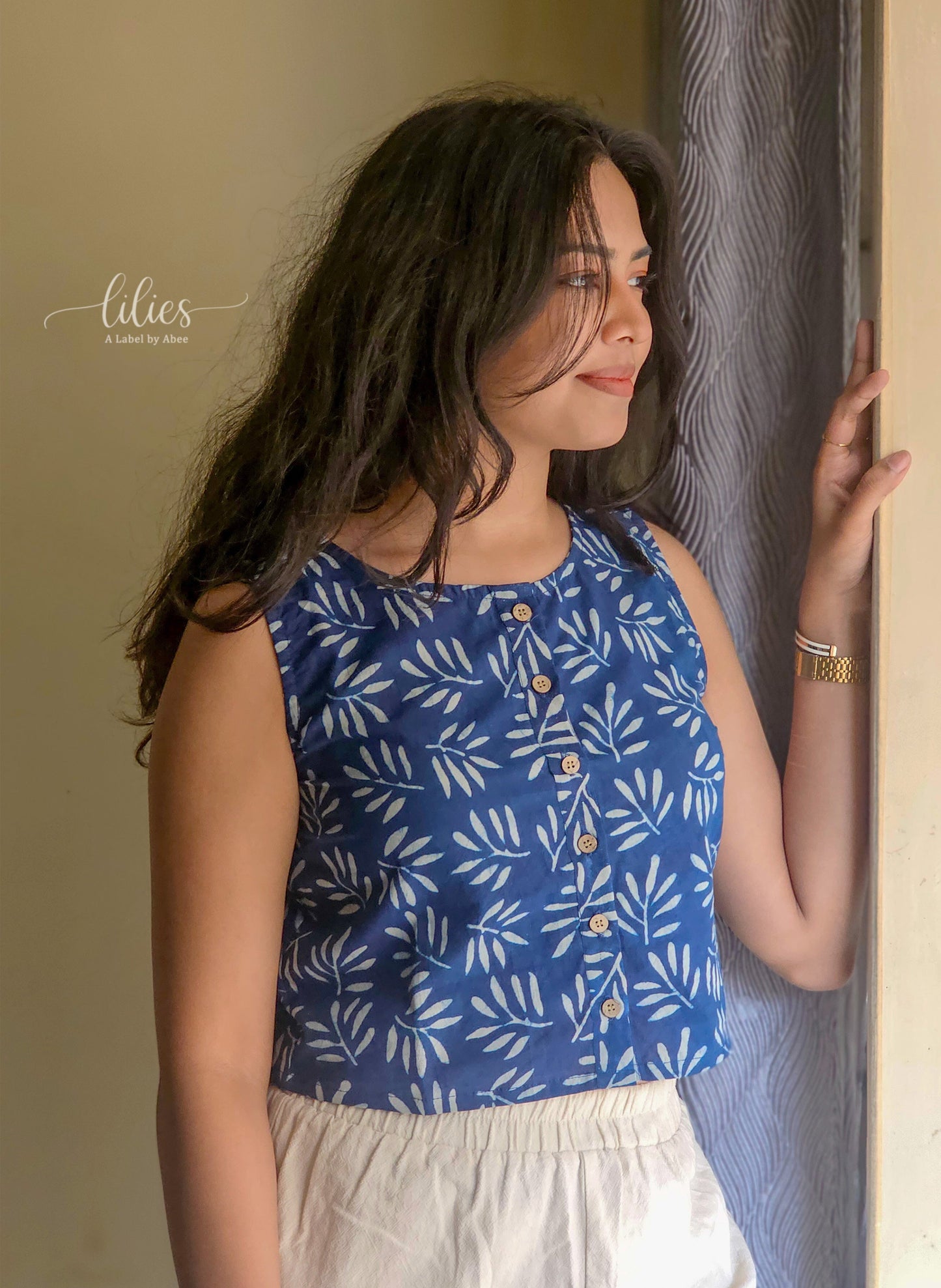Indigo Fern Buttoned Crop Top - Lilies