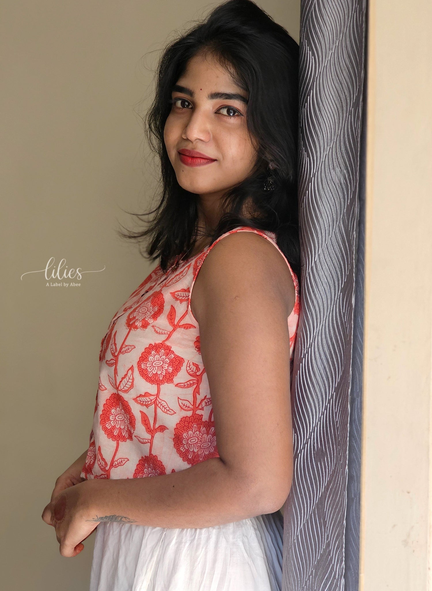 Wild Rose Buttoned Crop Top - Lilies