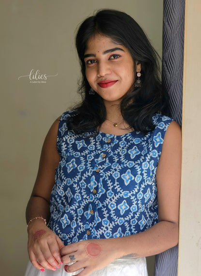 Ocean Fern Buttoned Crop Top - Lilies